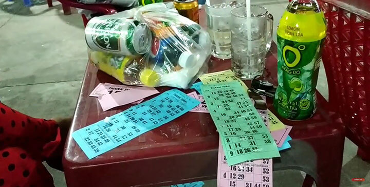 Hát loto hội chợ