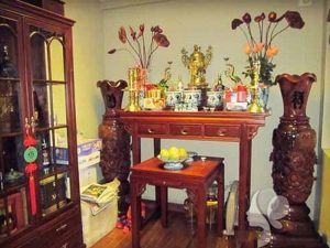 mơ thấy bàn thờ