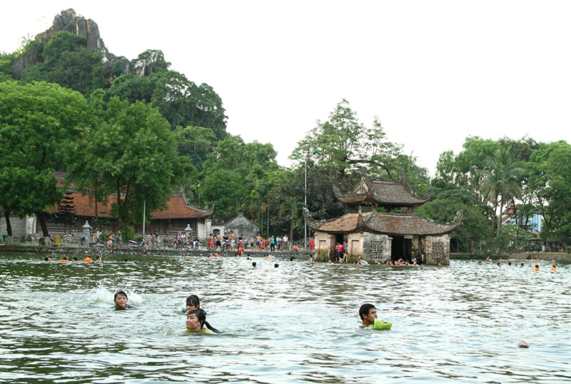 Mơ thấy mình đi tắm hồ